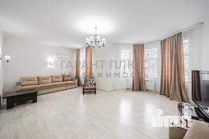 Коттедж 230м&sup2;, 3-этажный, на длительный срок, 