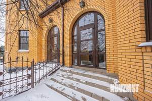 Коттедж 230м&sup2;, 3-этажный, на длительный срок, 