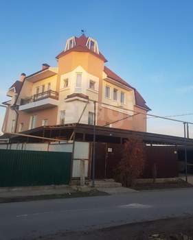 Дом 500м&sup2;, 3-этажный, участок 10 сот.  