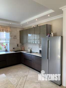 Коттедж 300м², 3-этажный, участок 11 сот.  