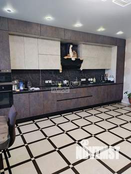 Дом 261м&sup2;, 2-этажный, участок 7 сот.  