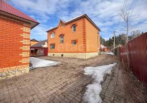 Дом 300м&sup2;, 2-этажный, участок 15 сот.  