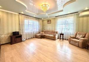 Дом 216м², 2-этажный, участок 6 сот.  