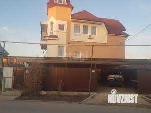 Дом 500м&sup2;, 3-этажный, участок 10 сот.  