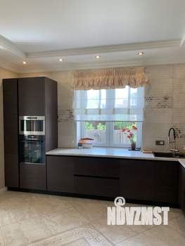 Коттедж 300м², 3-этажный, участок 11 сот.  