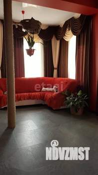 Дом 500м&sup2;, 3-этажный, участок 10 сот.  