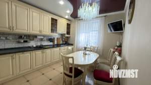 Дом 180м&sup2;, 2-этажный, участок 10 сот.  