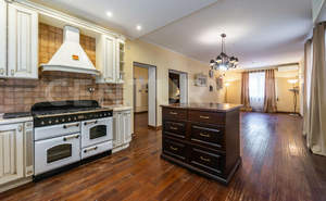 Дом 316м&sup2;, 3-этажный, участок 7 сот.  