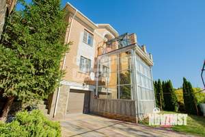 Коттедж 187м&sup2;, 3-этажный, участок 4 сот.  