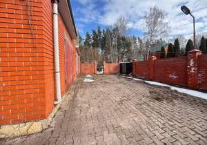 Дом 300м&sup2;, 2-этажный, участок 15 сот.  