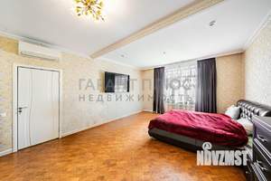 Дом 374м², 3-этажный, участок 8 сот.  