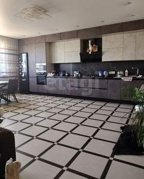 Дом 261м&sup2;, 3-этажный, участок 7 сот.  