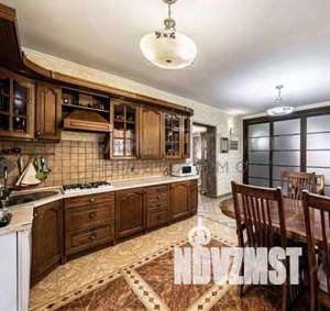 Дом 270м&sup2;, 2-этажный, участок 5 сот.  