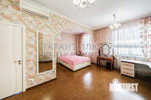 Дом 374м&sup2;, 3-этажный, участок 8 сот.  