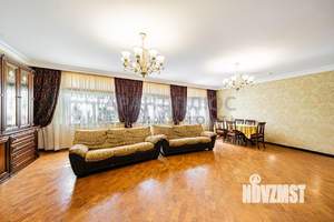 Дом 374м&sup2;, 3-этажный, участок 8 сот.  