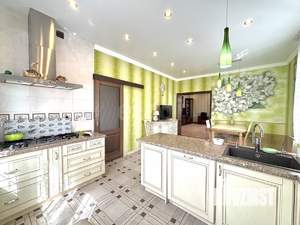 Дом 216м², 2-этажный, участок 6 сот.  