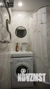 Студия квартира, посуточно, 44м2, 1/5 этаж