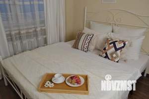 1-к квартира, посуточно, 40м2, 13/22 этаж