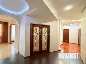 4-к квартира, вторичка, 130м2, 2/8 этаж