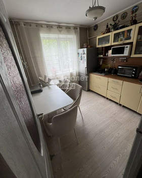 2-к квартира, вторичка, 52м2, 1/10 этаж